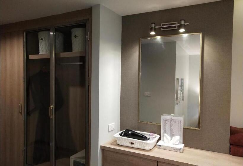 غرفة ديلوكس, De Sripoom Sha Extra Plus