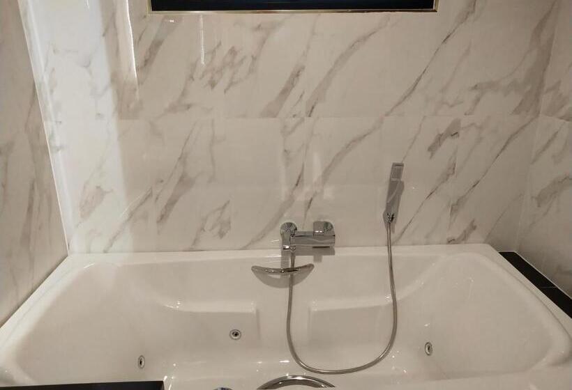 غرفة قياسية مزوَّدة بشُرفة, De Sripoom Sha Extra Plus