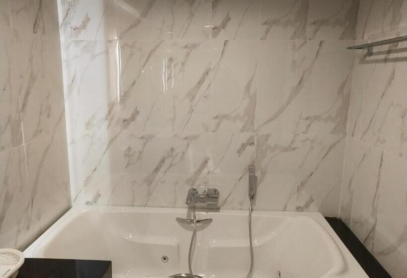 إستوديو قياسى, De Sripoom Sha Extra Plus