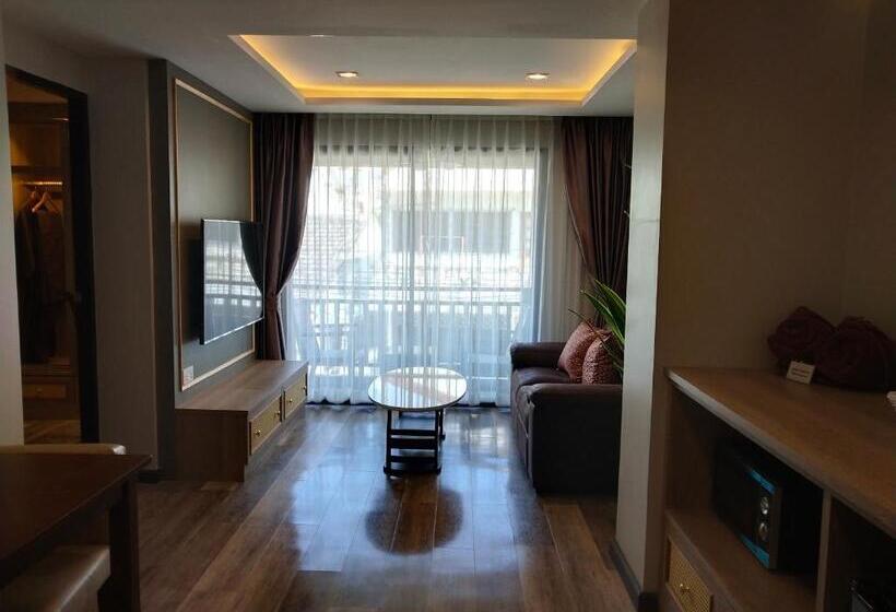 جناح إدارى, De Sripoom Sha Extra Plus