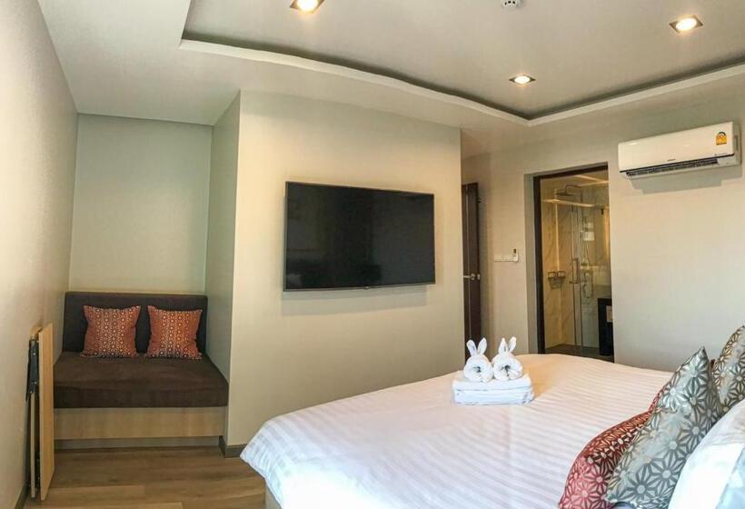 جناح إدارى, De Sripoom Sha Extra Plus