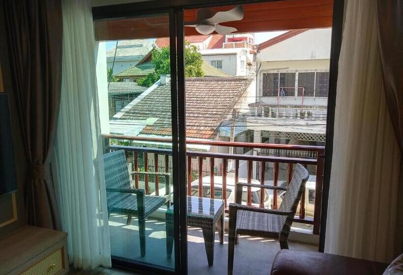 جناح إدارى, De Sripoom Sha Extra Plus