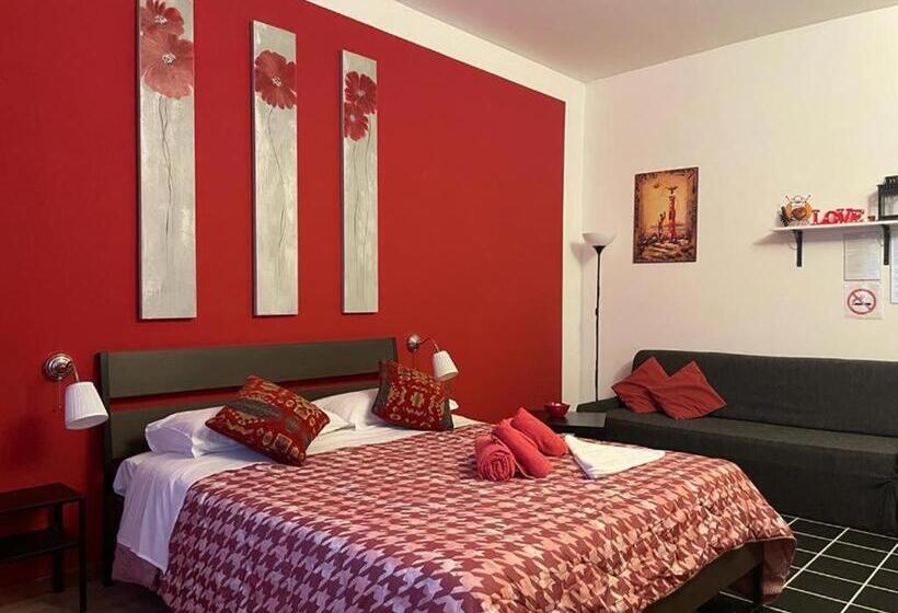 اتاق لوکس, Cornelius