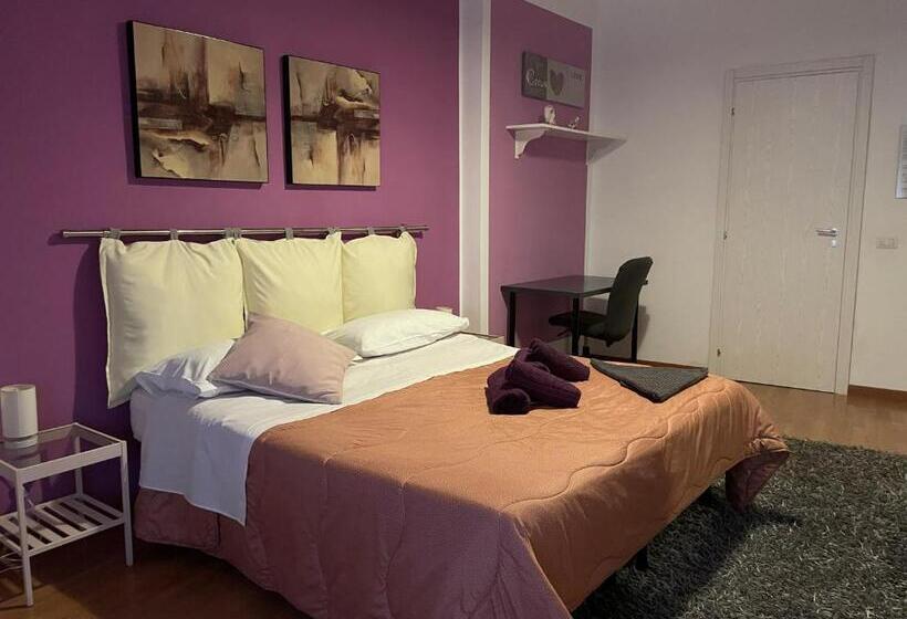 اتاق لوکس, Cornelius