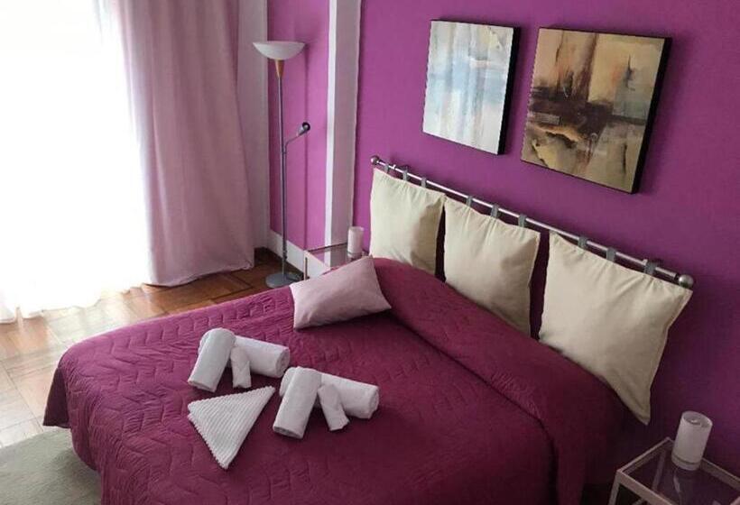 اتاق لوکس, Cornelius