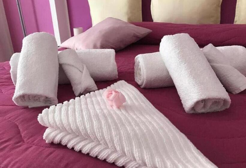 اتاق لوکس, Cornelius