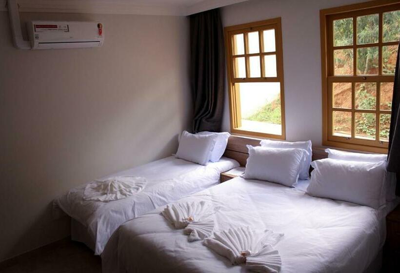 غرفة ديلوكس ثلاثية, Pousada Primaz De Minas