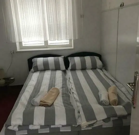 اتاق استاندارد با سرویس بهداشتی مشترک, Sarajevo Rooms