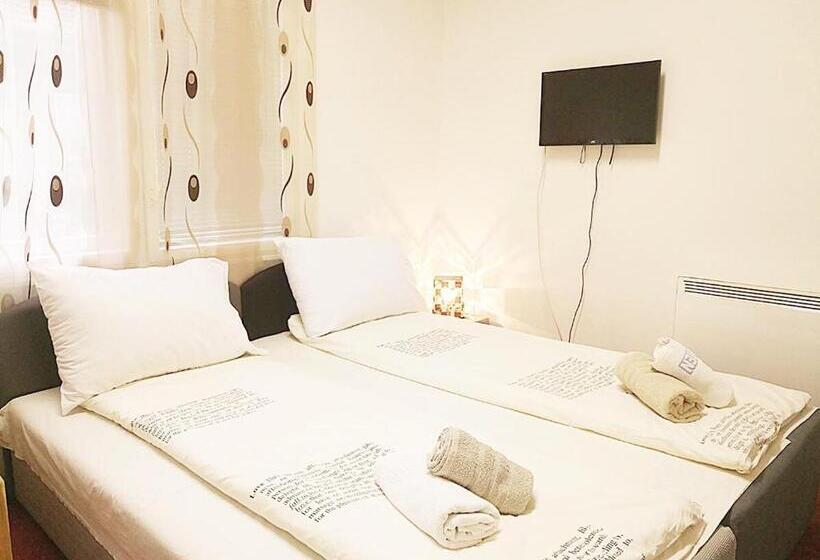 اتاق استاندارد سه تخته با سرویس بهداشتی مشترک, Sarajevo Rooms