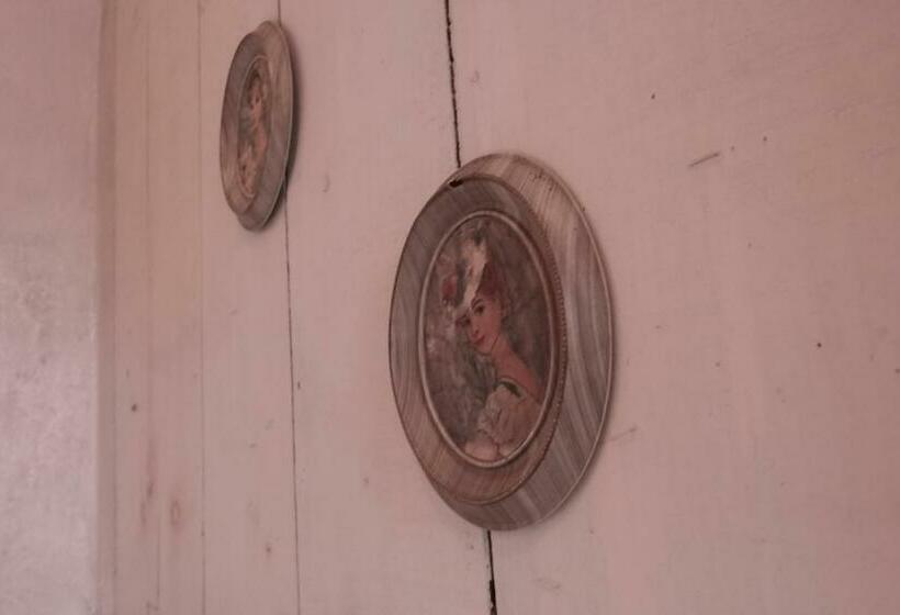 اتاق استاندارد یک تخته با سرویس بهداشتی مشترک, Casa Seibel