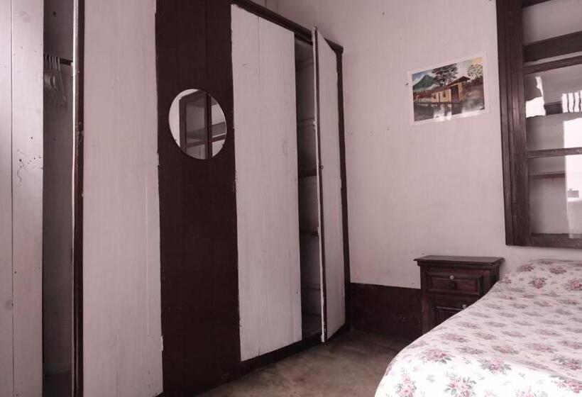 اتاق استاندارد با سرویس بهداشتی مشترک, Casa Seibel