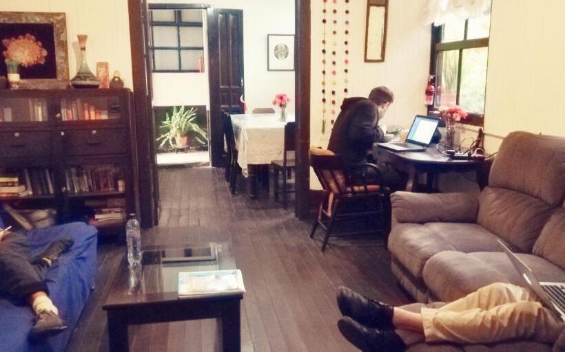 اتاق استاندارد با سرویس بهداشتی مشترک, Casa Seibel