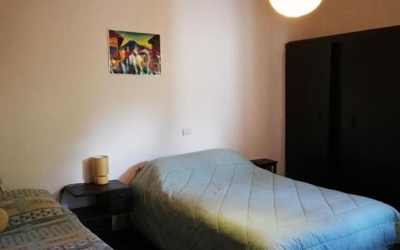 اتاق استاندارد با سرویس بهداشتی مشترک, Casa Seibel