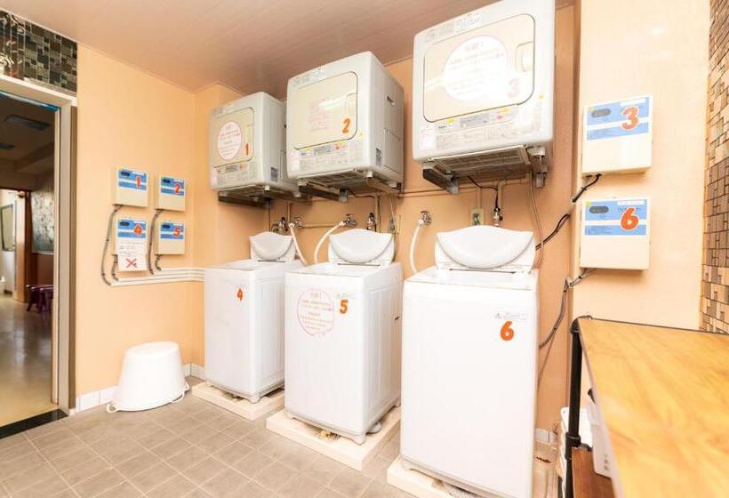 ルームシェアのワンベッド, Guest House Grand Naha