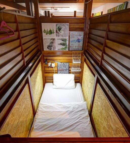 ルームシェアのワンベッド, Guest House Grand Naha