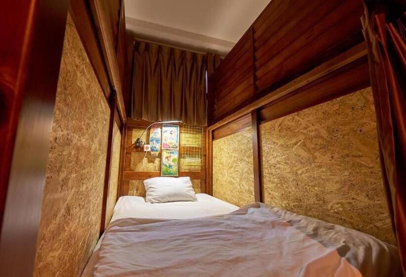 ルームシェアのワンベッド, Guest House Grand Naha