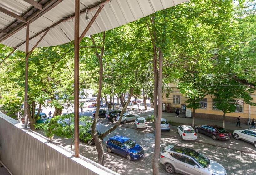 آپارتمان 1 خوابه با بالکن, Apartments Near Deribasovskaya