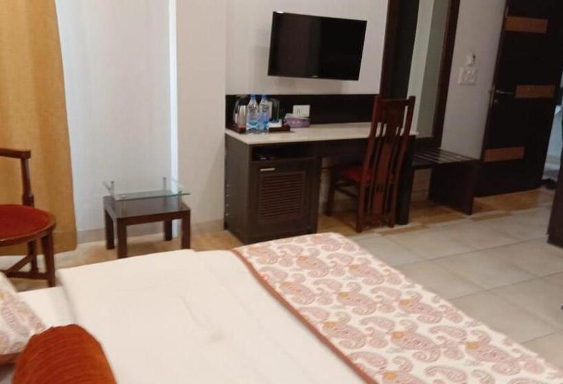 Номер Deluxe, Indee Home