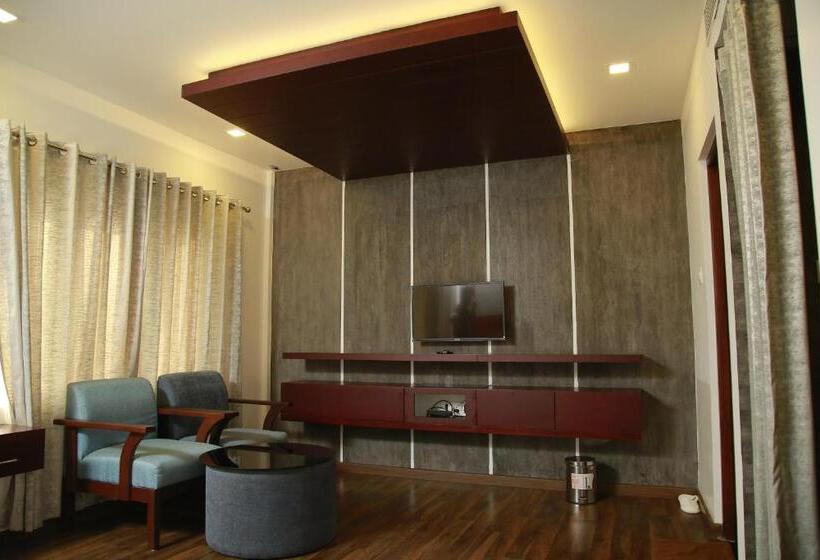 Президентский Люкс, Four N Square Residency