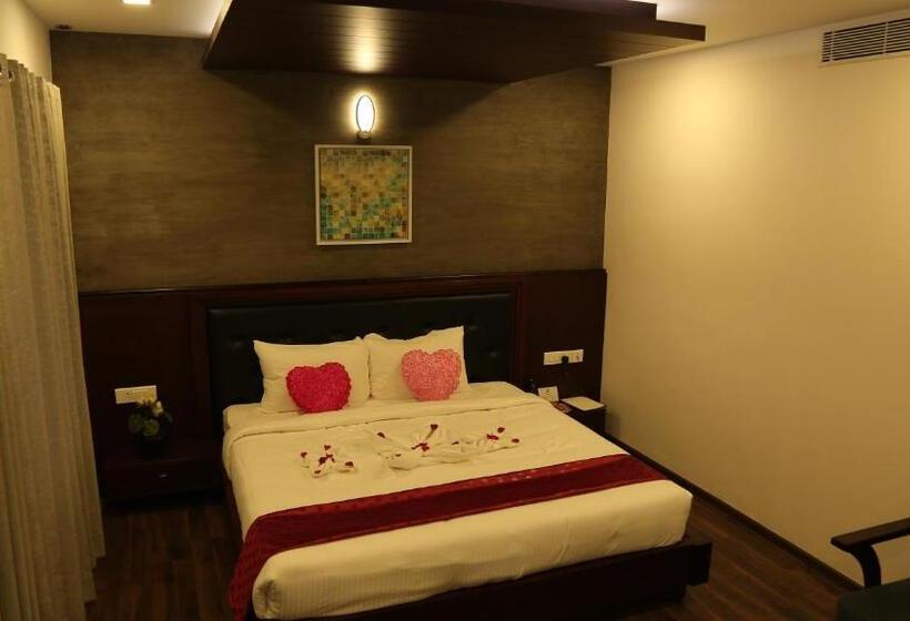 Президентский Люкс, Four N Square Residency