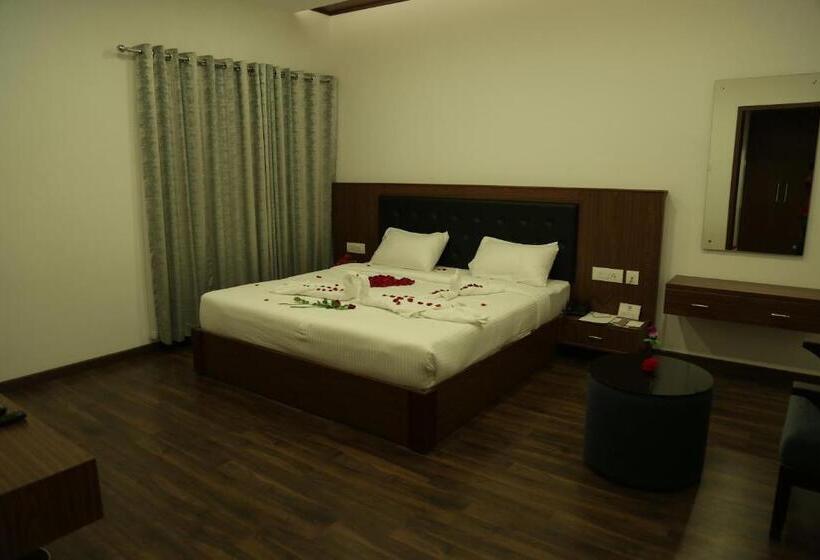 Номер Deluxe, Four N Square Residency