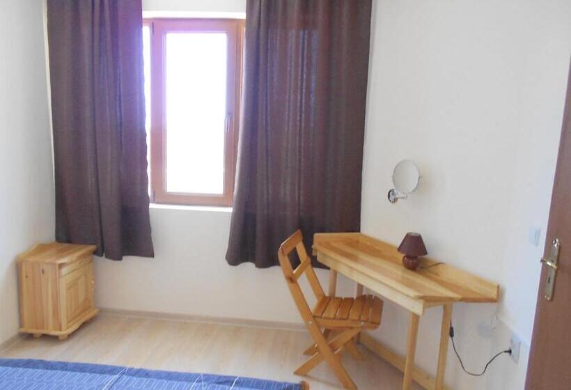 带1个卧室的带阳台的公寓, Family Hotel Amore