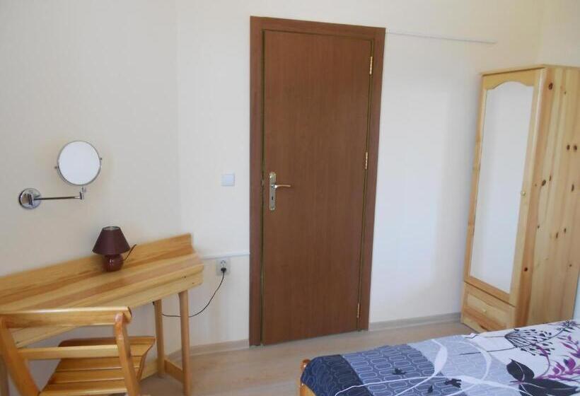 带1个卧室的带阳台的公寓, Family Hotel Amore