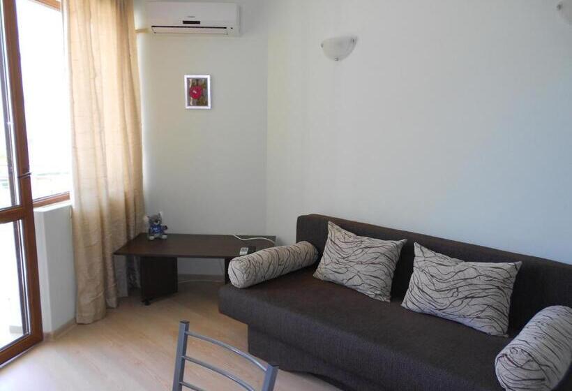 带1个卧室的带阳台的公寓, Family Hotel Amore