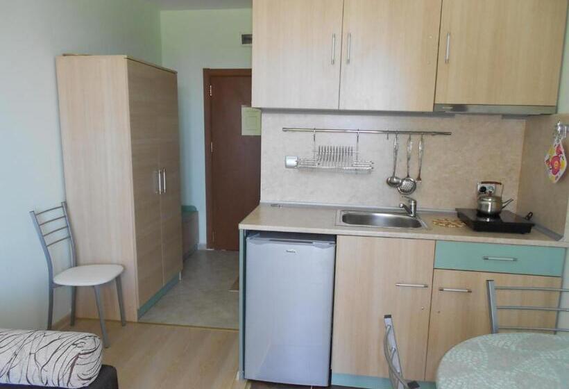 带1个卧室的带阳台的公寓, Family Hotel Amore