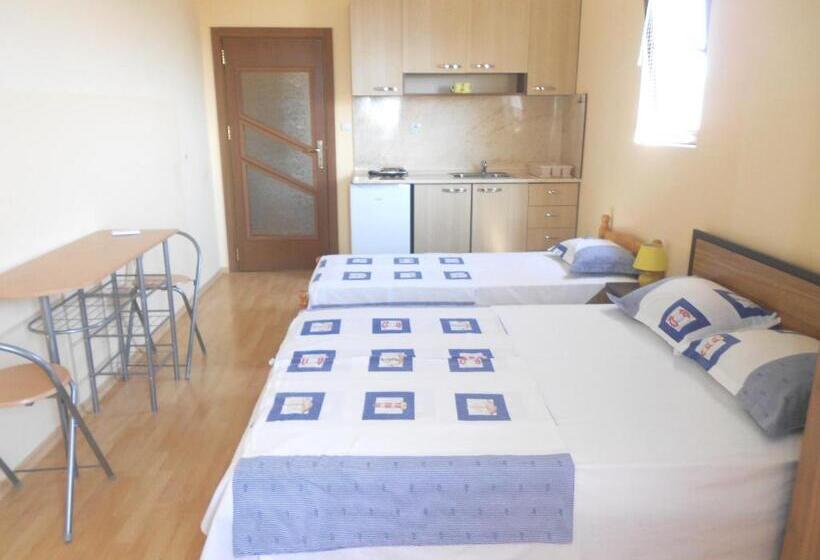 标准工作室带阳台, Family Hotel Amore