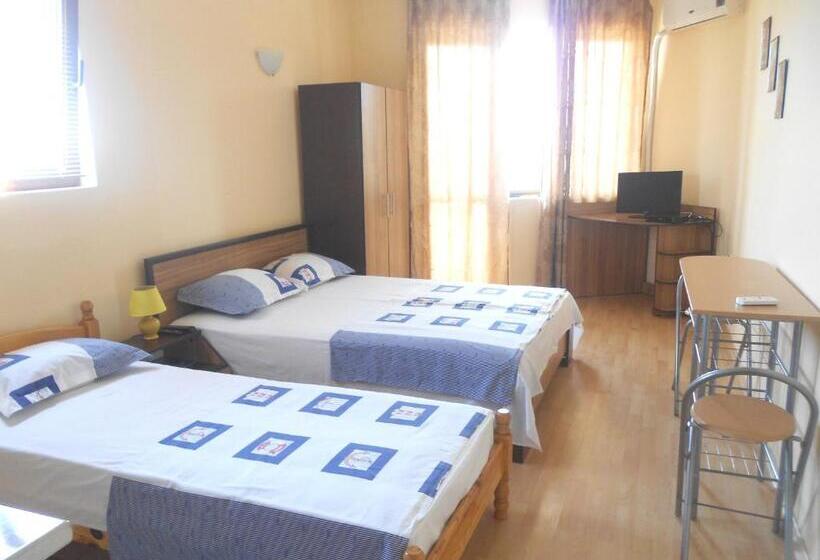 استودیو استاندارد با بالکن, Family Hotel Amore