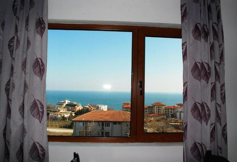 استودیوی استاندارد با چشم‌انداز دریا, Family Hotel Amore