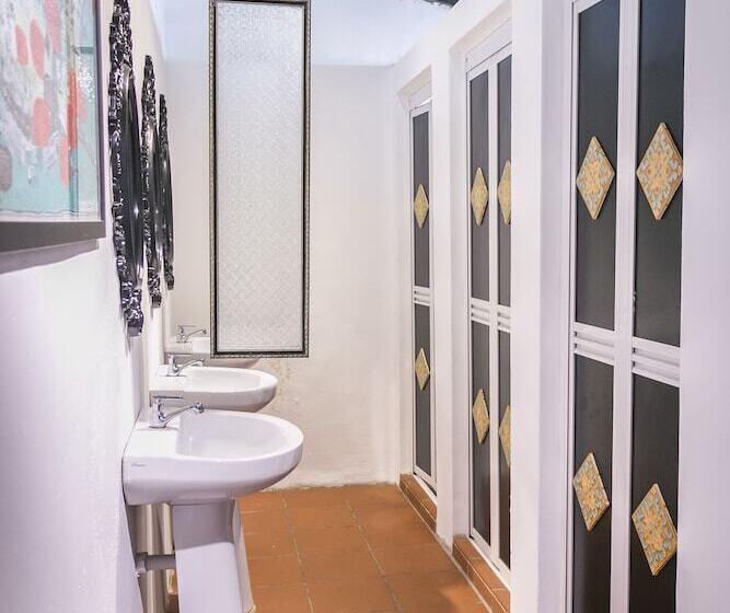 اتاق خانوادگی, Ohana House Hq