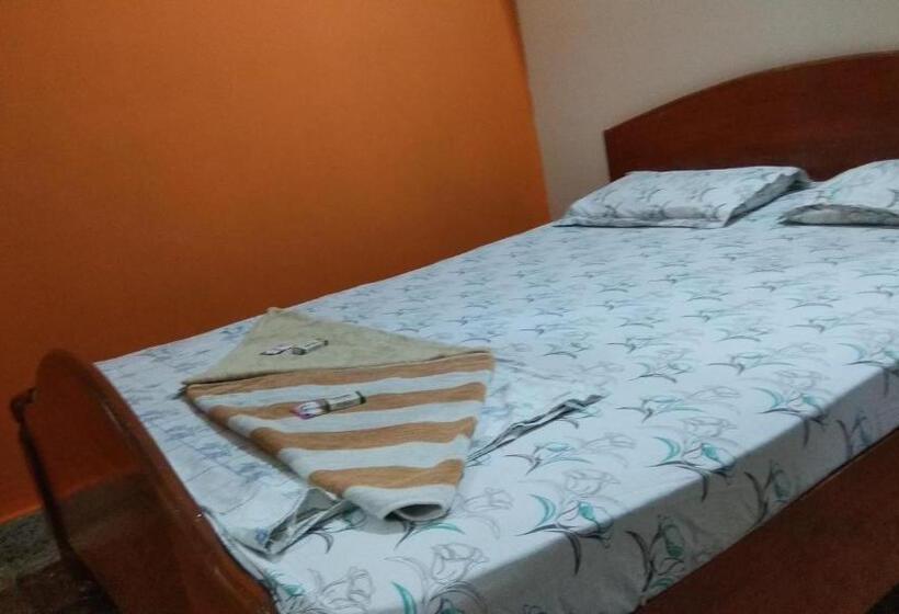 اتاق استاندارد با سرویس بهداشتی مشترک, Rocky Guesthouse