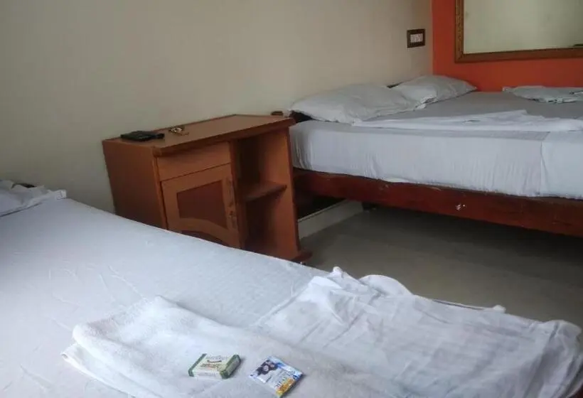 コンフォートトリプルルーム, Rocky Guesthouse