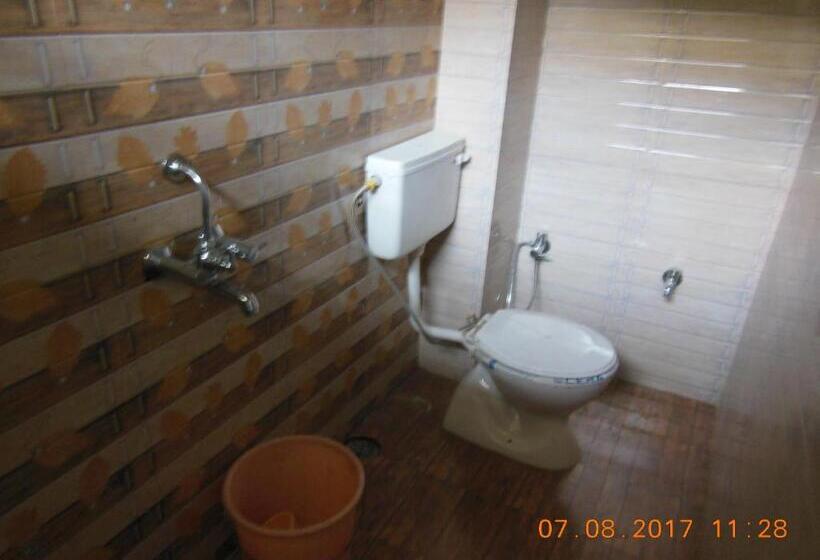 Chambre Familiale, Shiva Inn