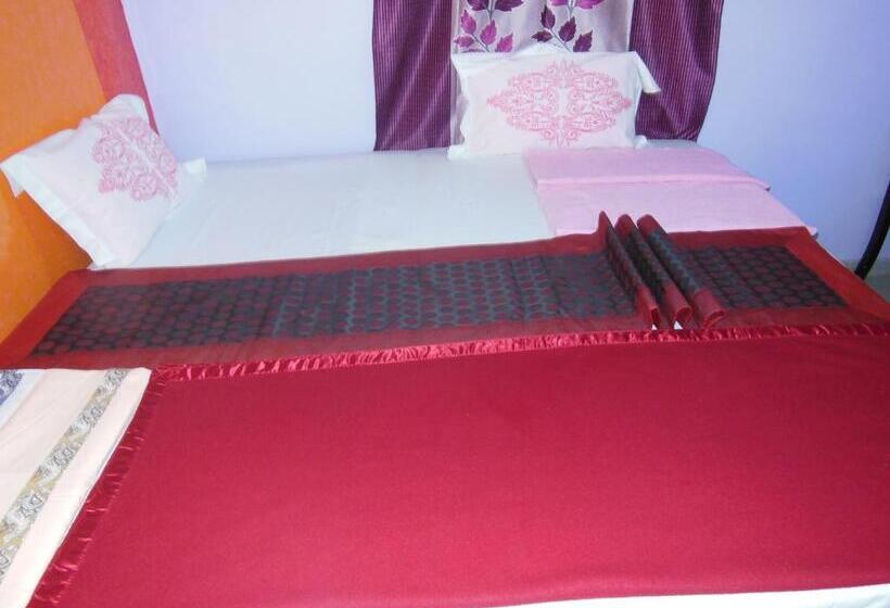 Chambre Familiale, Shiva Inn