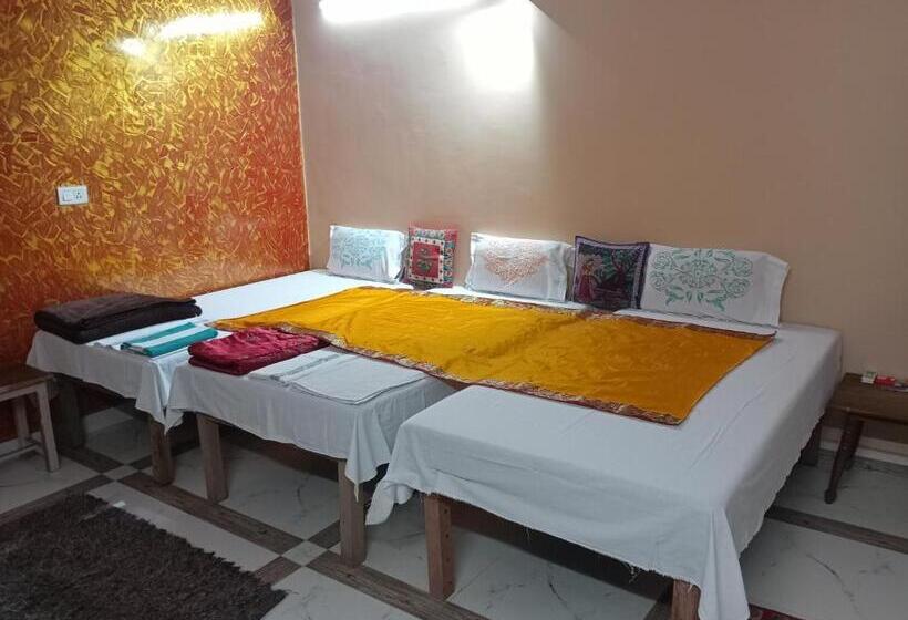 Chambre Familiale, Shiva Inn