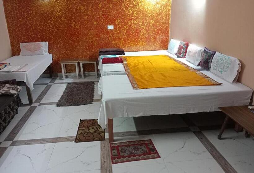 Chambre Familiale, Shiva Inn