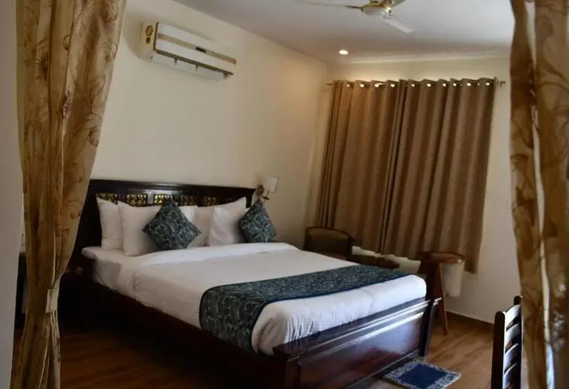 キングサイズベッドのスタンダードルーム, Prime Neelkanth Forest Retreat Resort