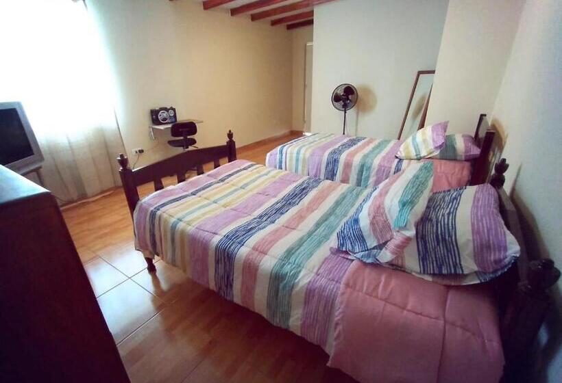 اتاق استاندارد, Enhebra House