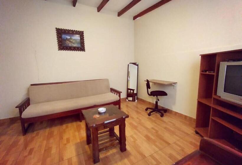 اتاق استاندارد یک نفره, Enhebra House