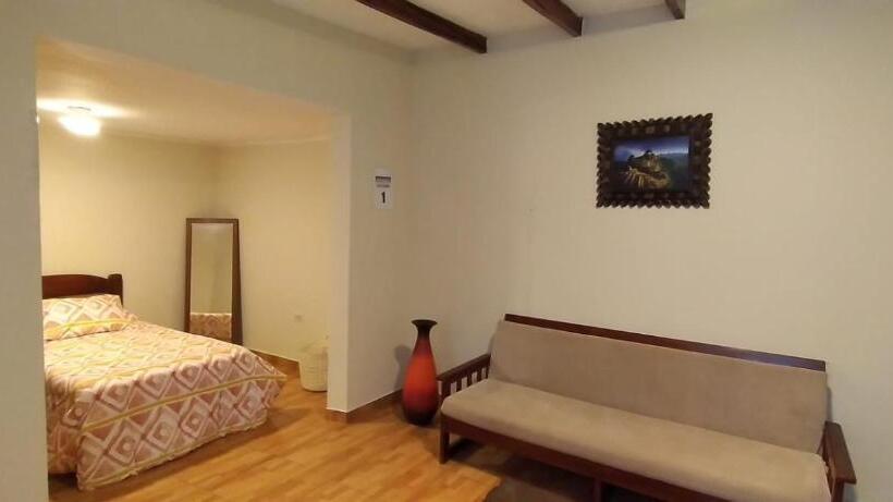 غرفة قياسية فردية, Enhebra House