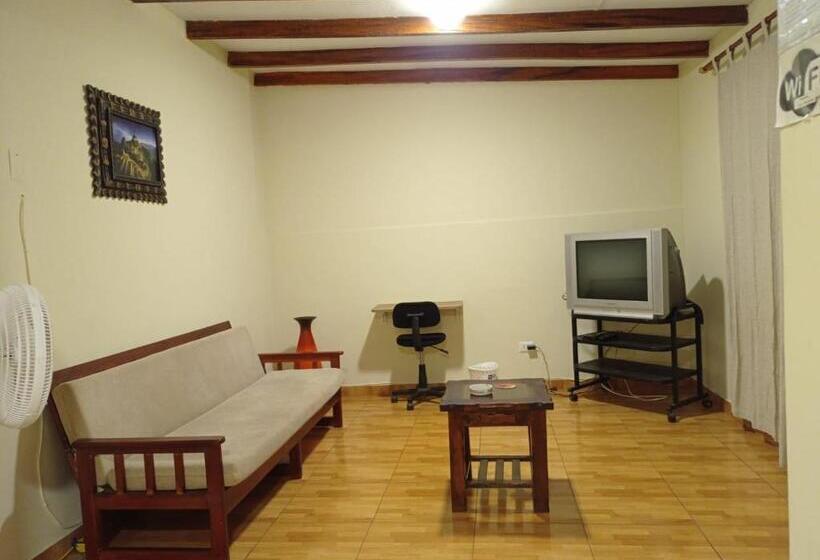 اتاق استاندارد یک نفره, Enhebra House