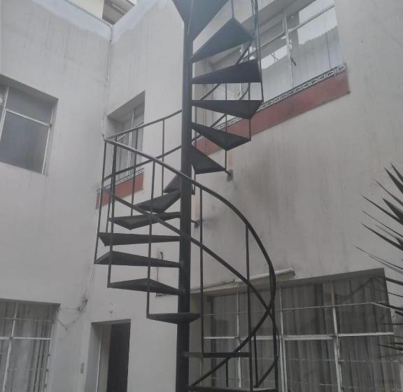 اتاق استاندارد یک نفره, Enhebra House