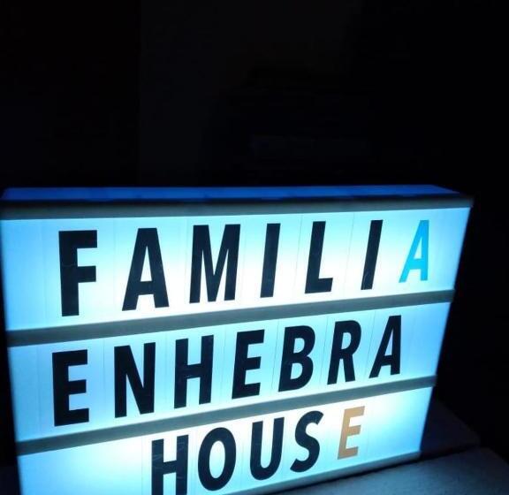 غرفة قياسية فردية, Enhebra House