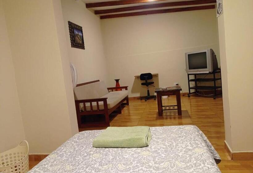 اتاق استاندارد یک نفره, Enhebra House