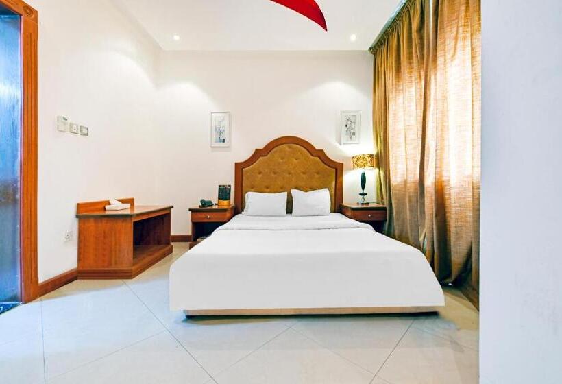 اتاق لوکس با تخت بزرگ, Oyo 118 Revira