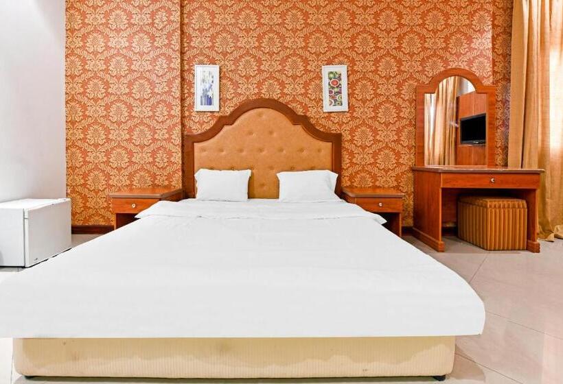 سوییت جونیور, Oyo 118 Revira