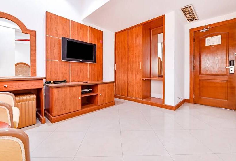 اتاق لوکس با تخت بزرگ, Oyo 118 Revira